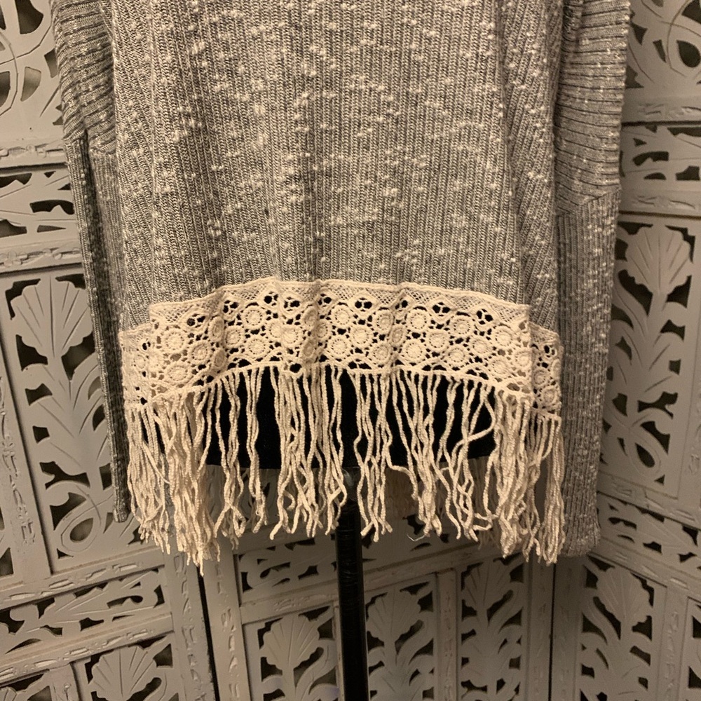 ALYA BOHO SHADES OF SILVER & OFF WHITE TEXTURED LIGHT SWEATER WITH TASSELS - Picture 3 of 10